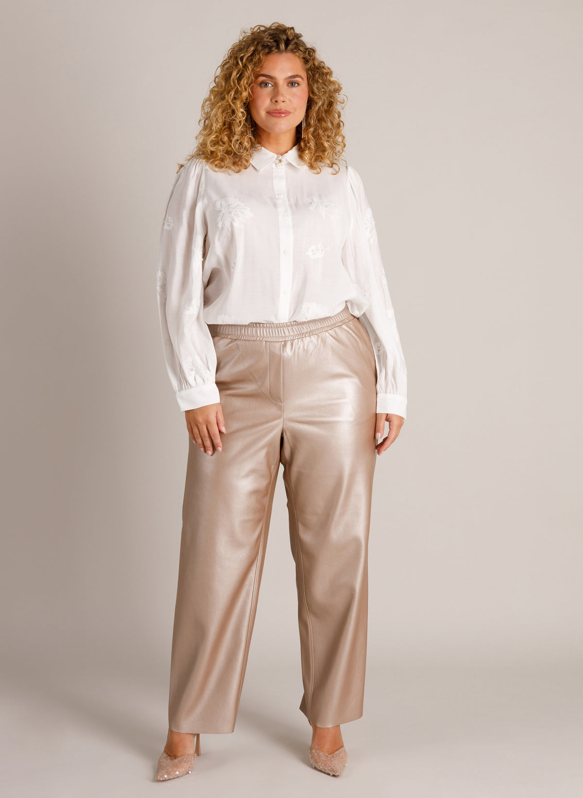 Bluse mit Stickerei und Perlendetails