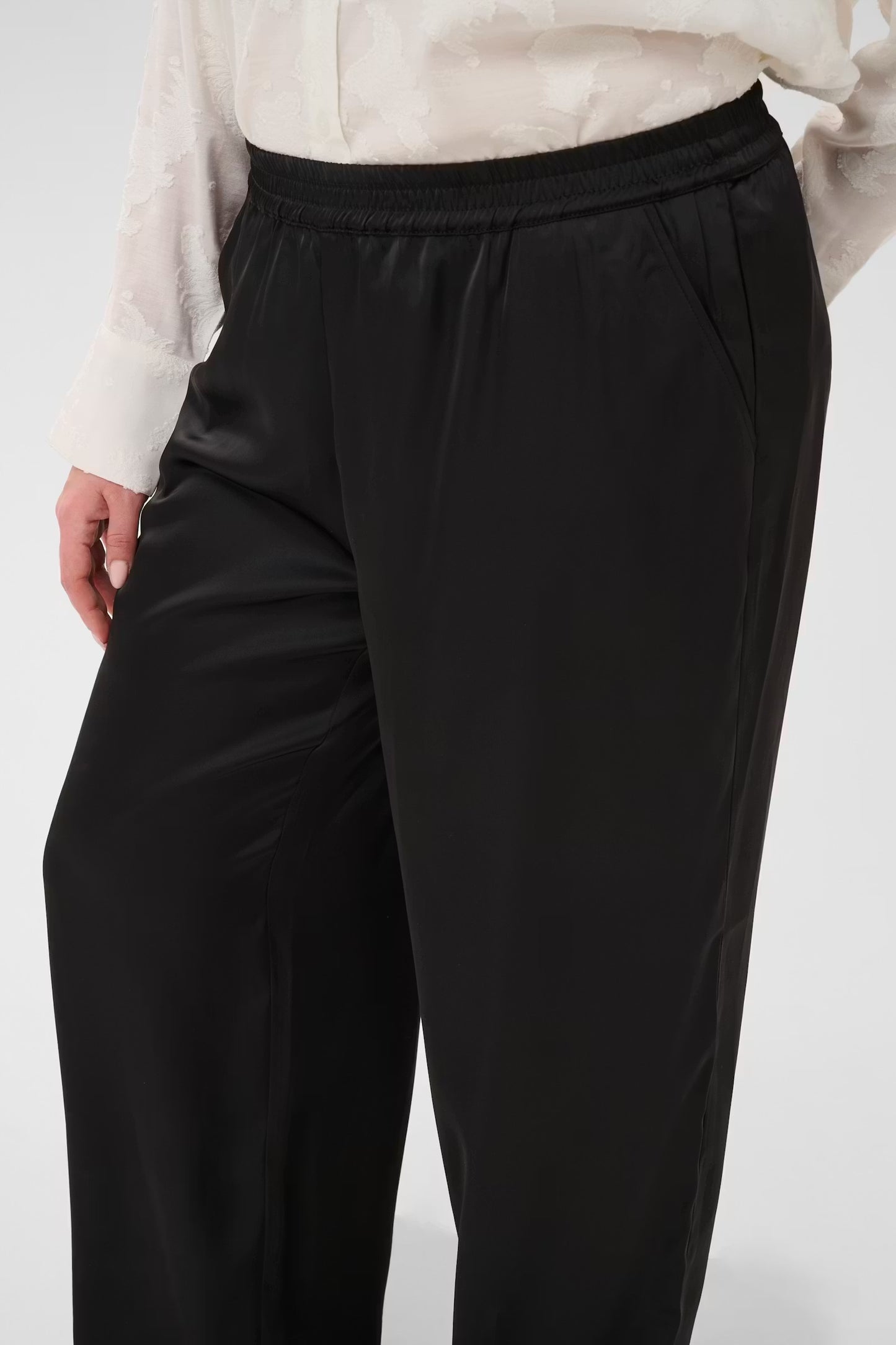 Hose in Satin-Optik