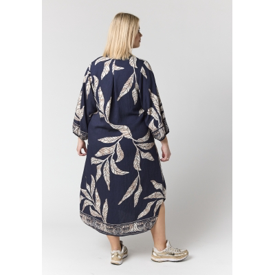 Herbstkleid mit Blätterprint