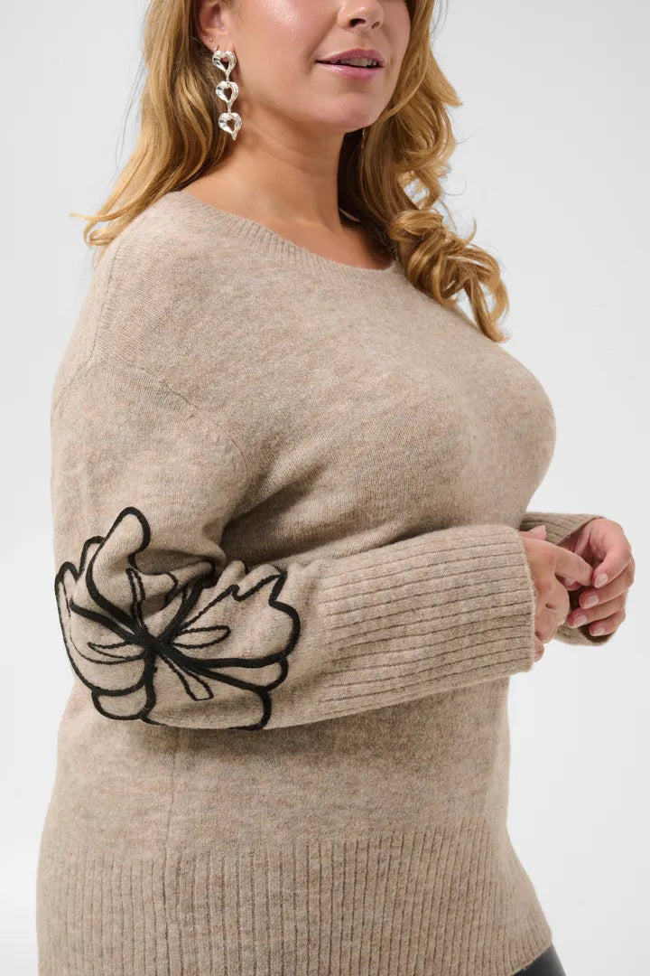 Pullover mit Applikationen