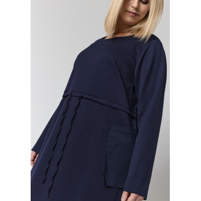 Kleid mit auffälligen Taschen