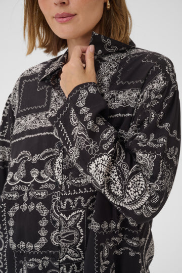 Gemusterte Bluse