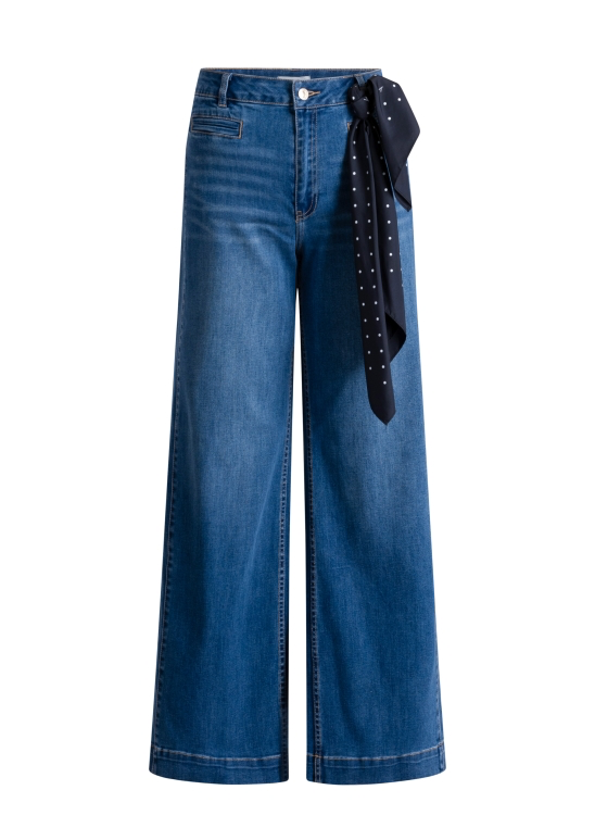 Jeans mit Halstuch