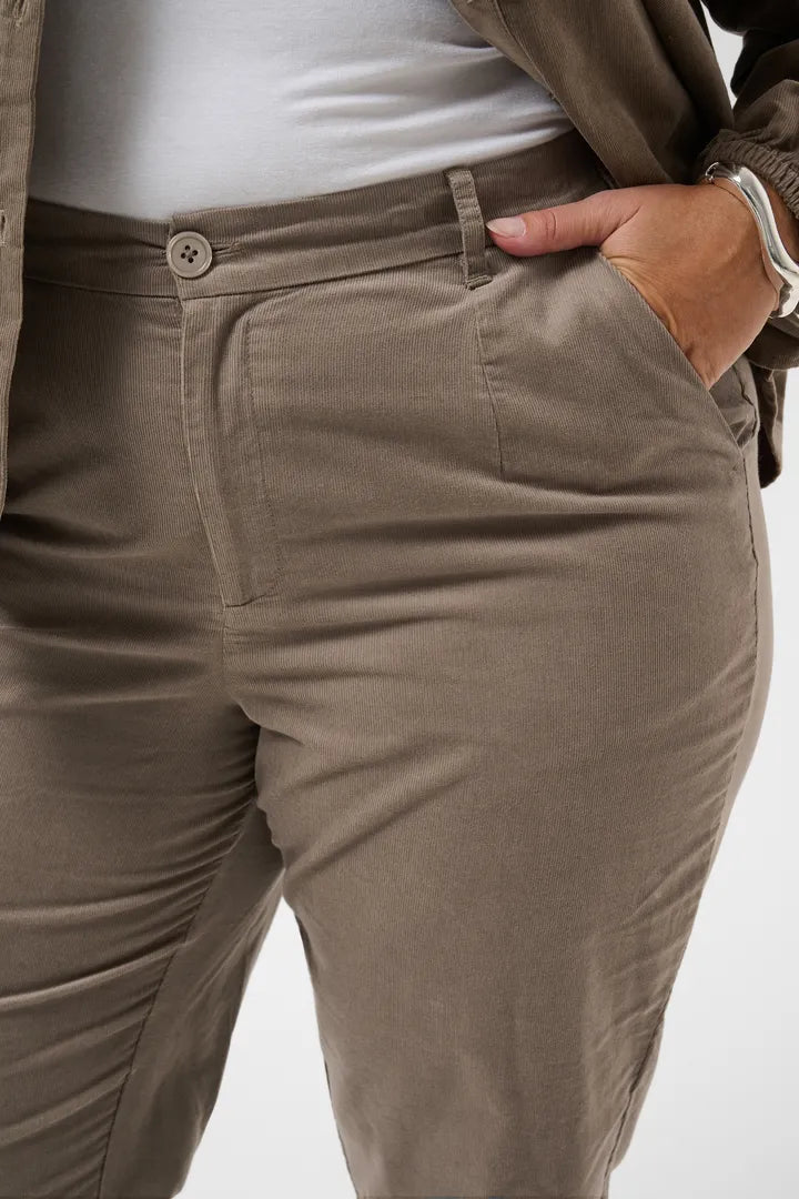 Hose „Barell-Fit“ in Babycord