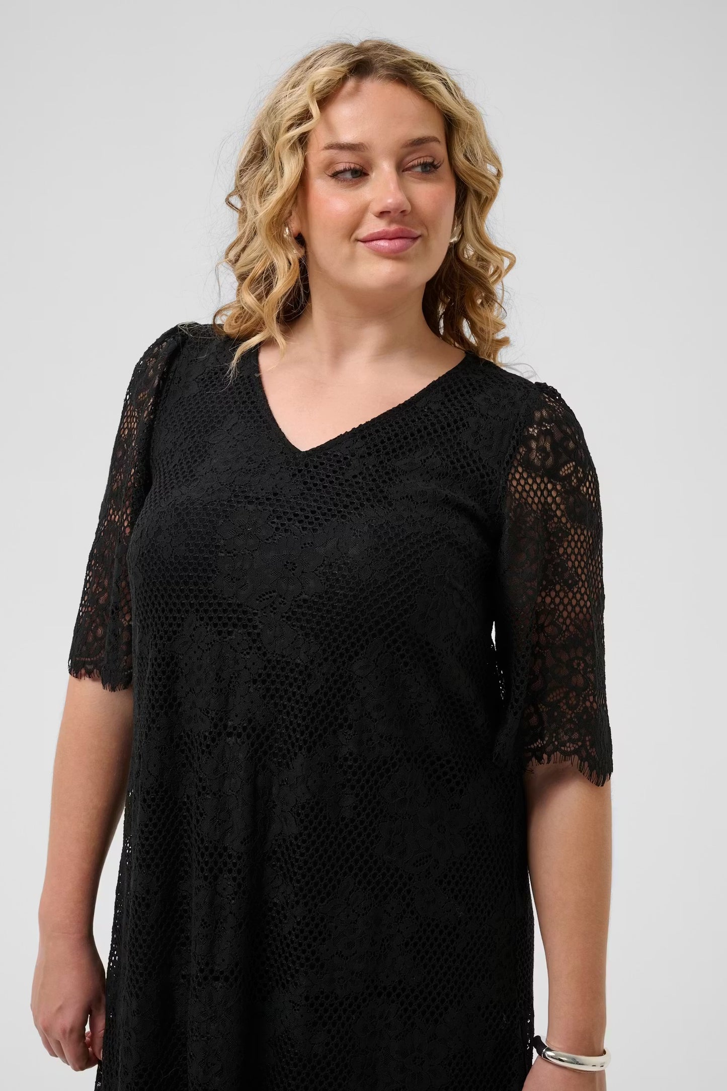 elegantes Kleid mit Spitze