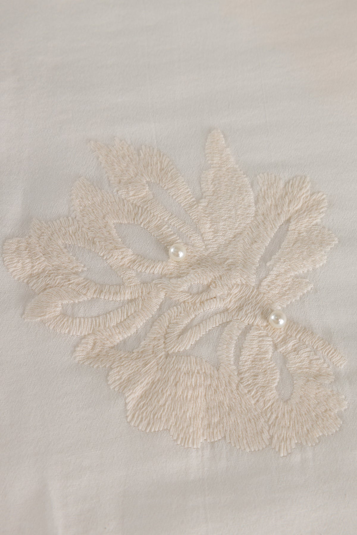 Bluse mit Stickerei und Perlendetails