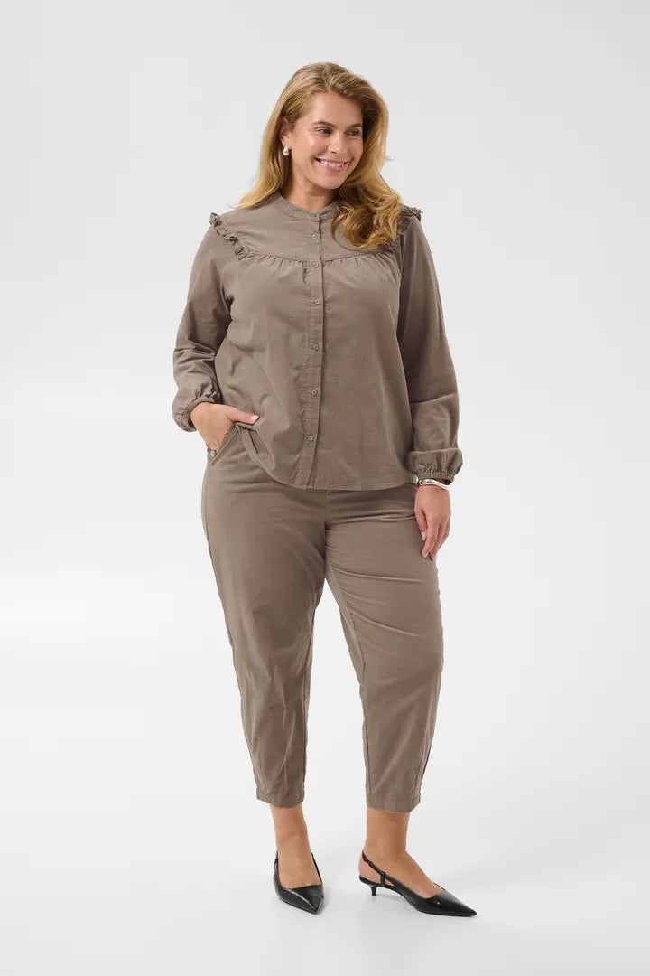 Bluse mit Rüschen
