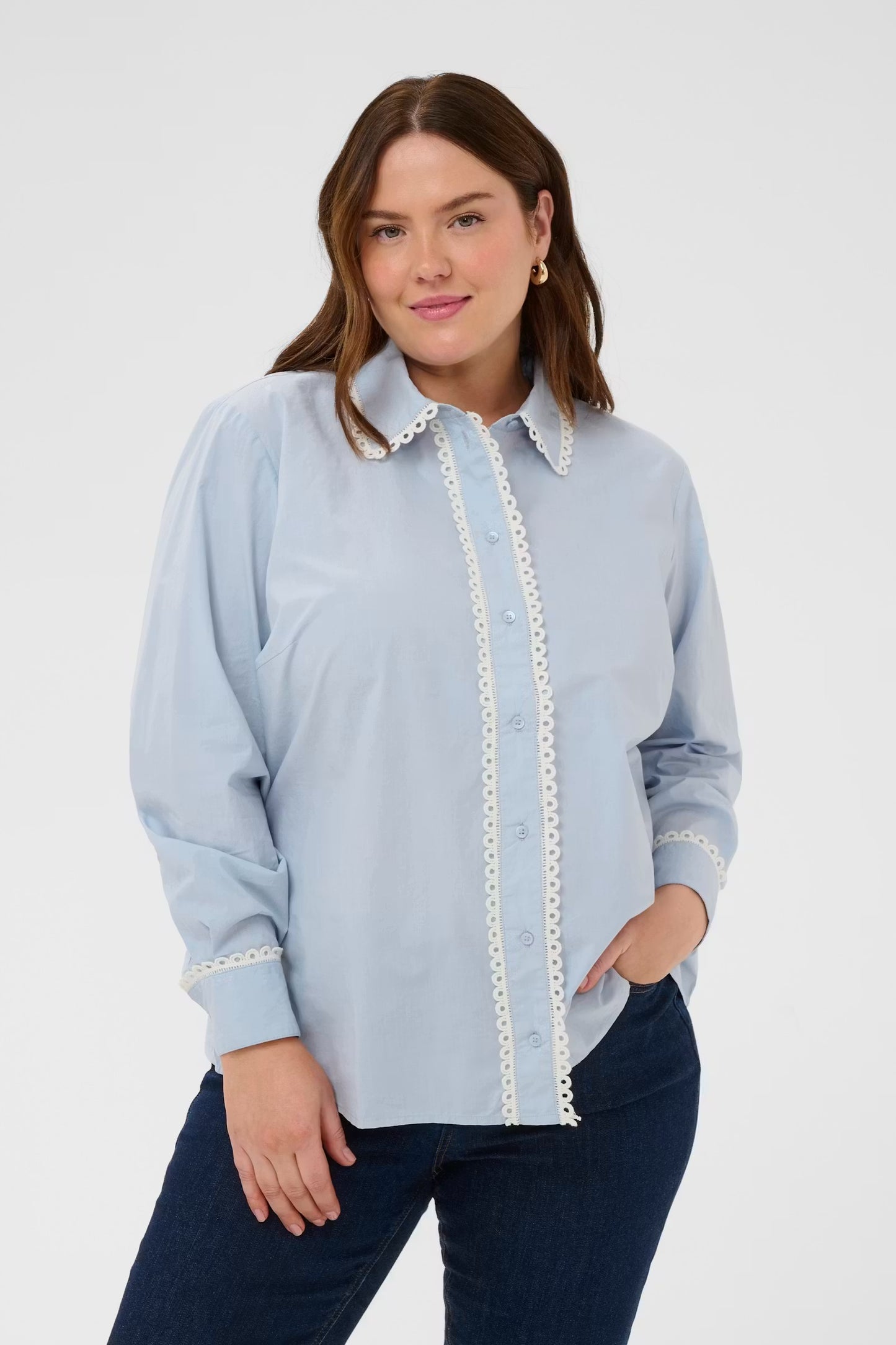 Hemdbluse mit verspielten Details