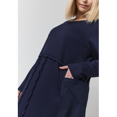 Kleid mit auffälligen Taschen