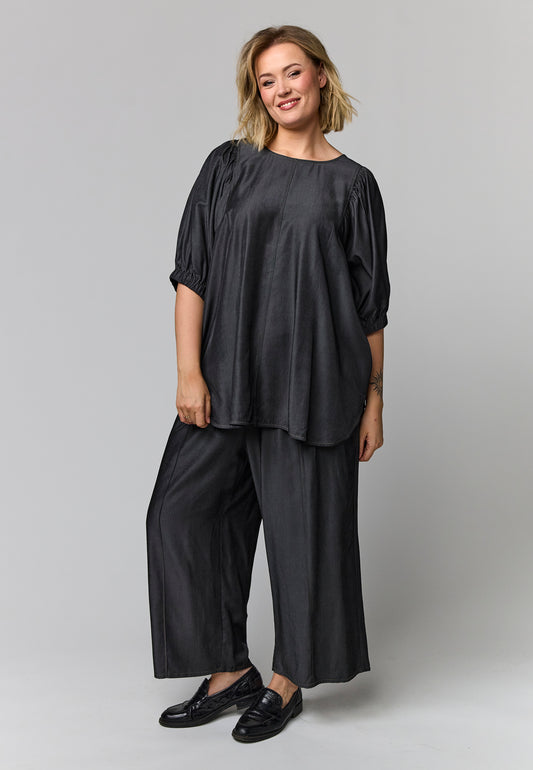 Modernes Blusenshirt mit leichtem Glanz