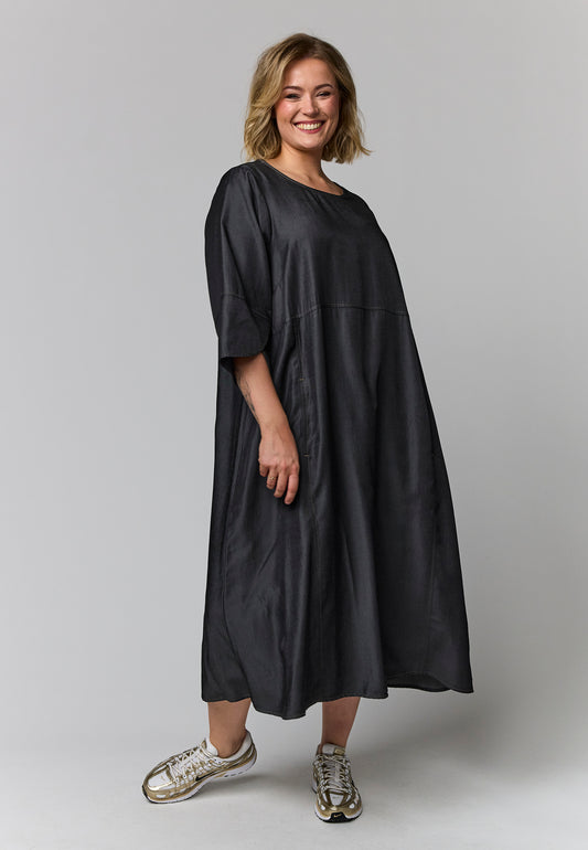 Modernes Kleid mit 3/4 Arm