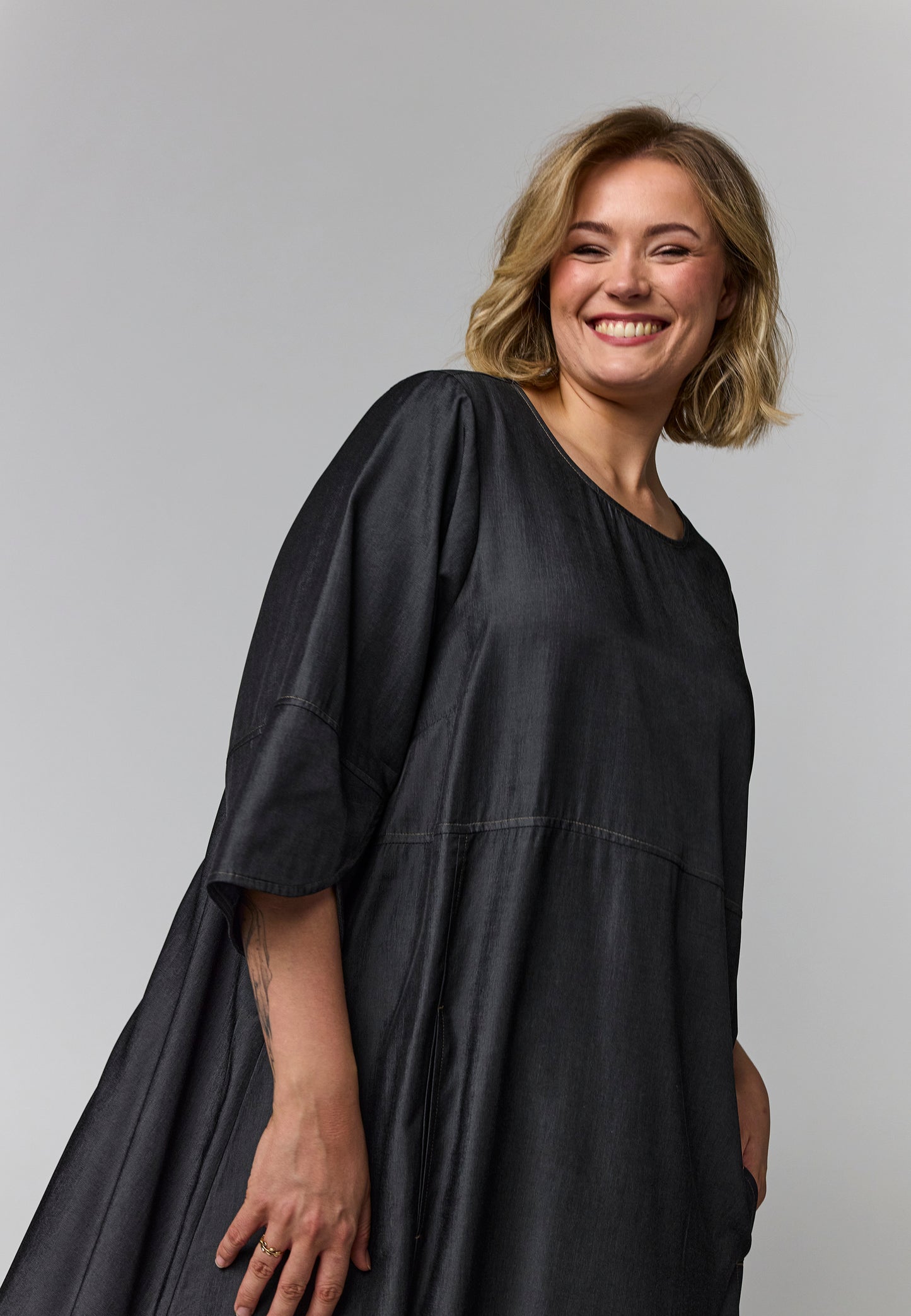Modernes Kleid mit 3/4 Arm