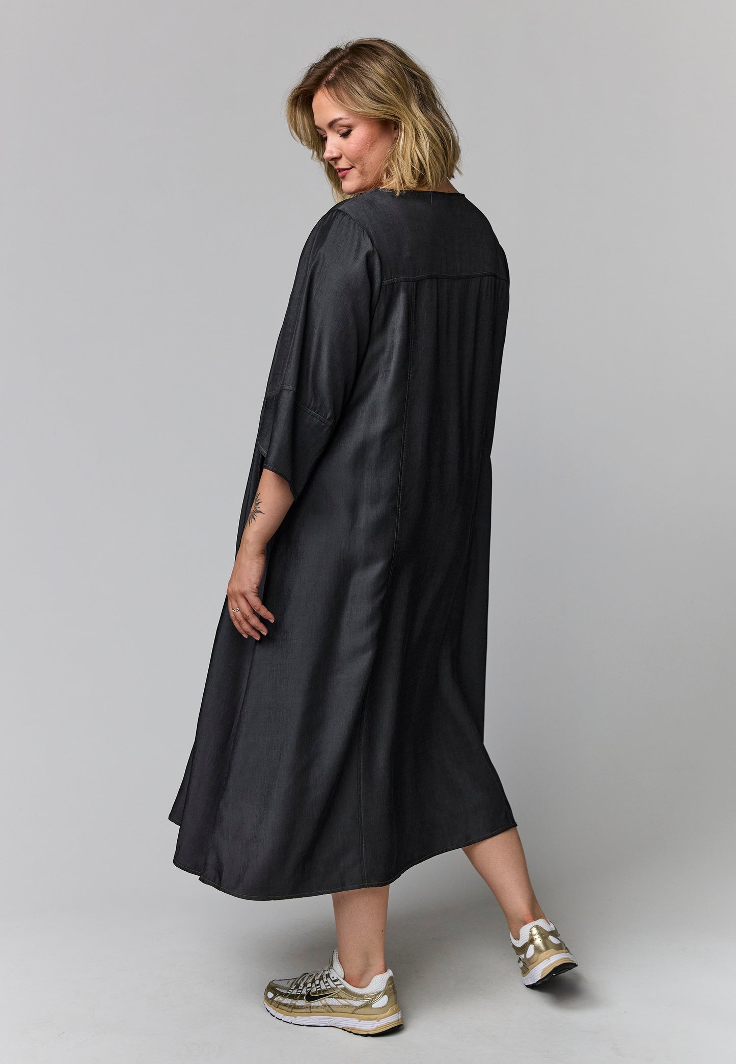 Modernes Kleid mit 3/4 Arm