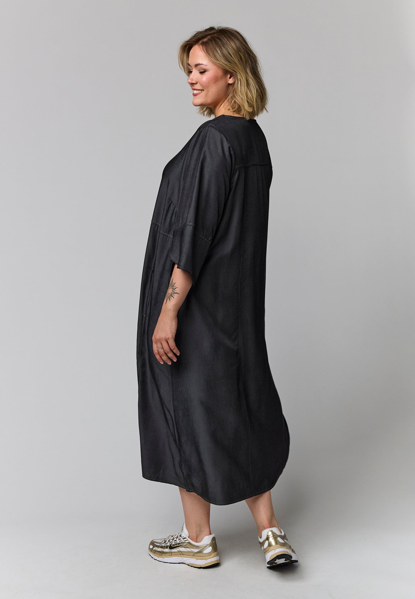 Modernes Kleid mit 3/4 Arm