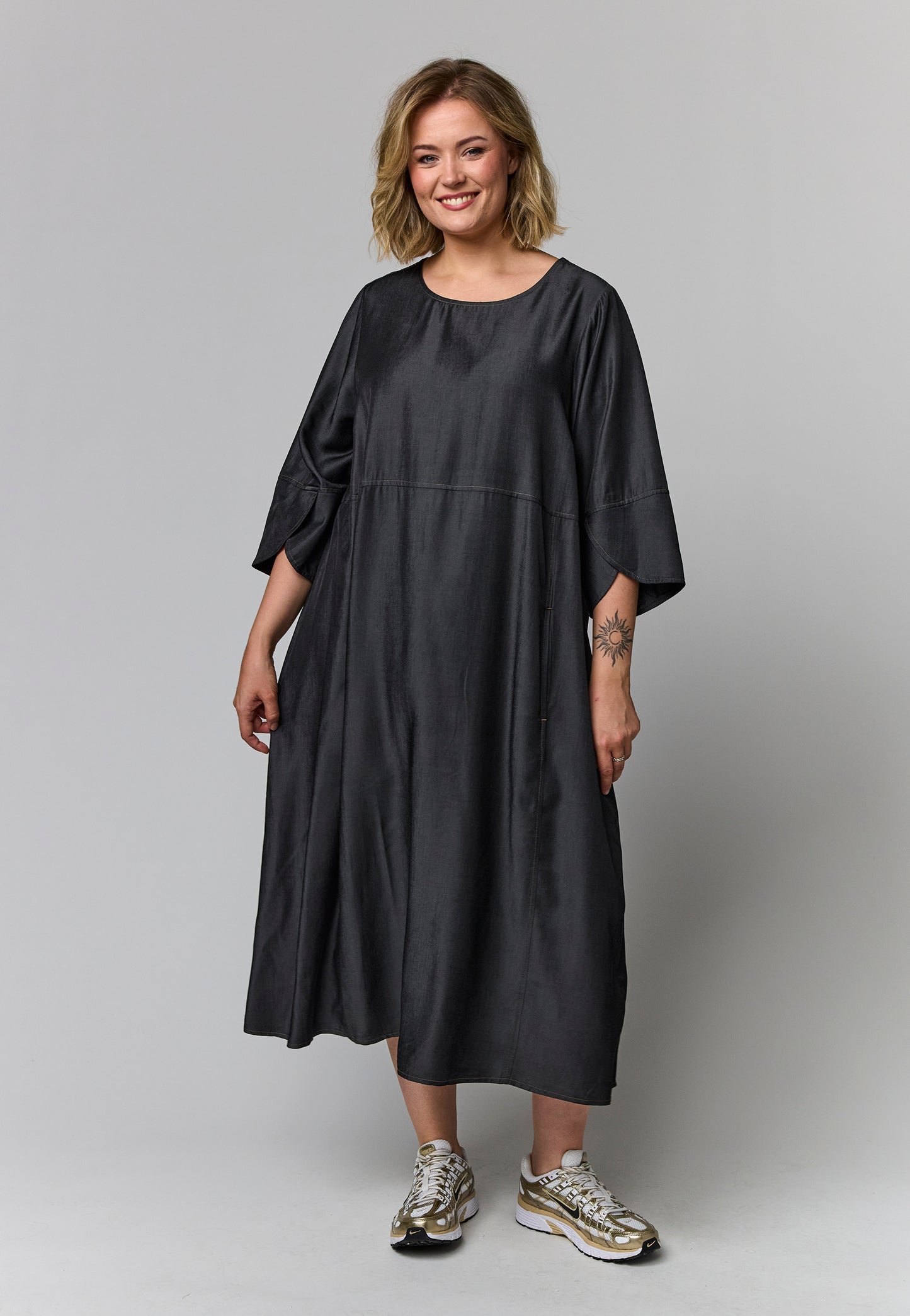 Modernes Kleid mit 3/4 Arm